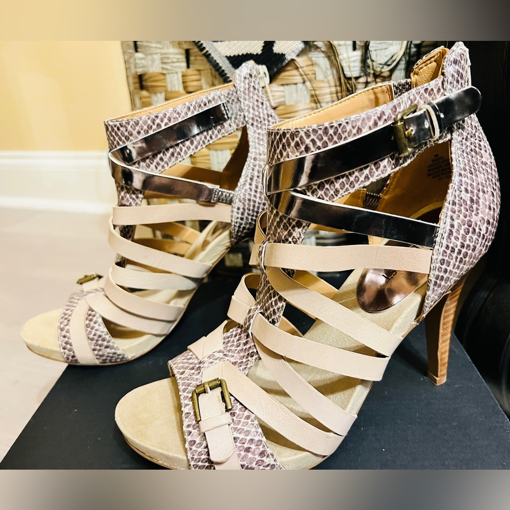 Nine West Snake Print & Nude Heels. Size 8. BRAND NEW. Heel height 4 inches.